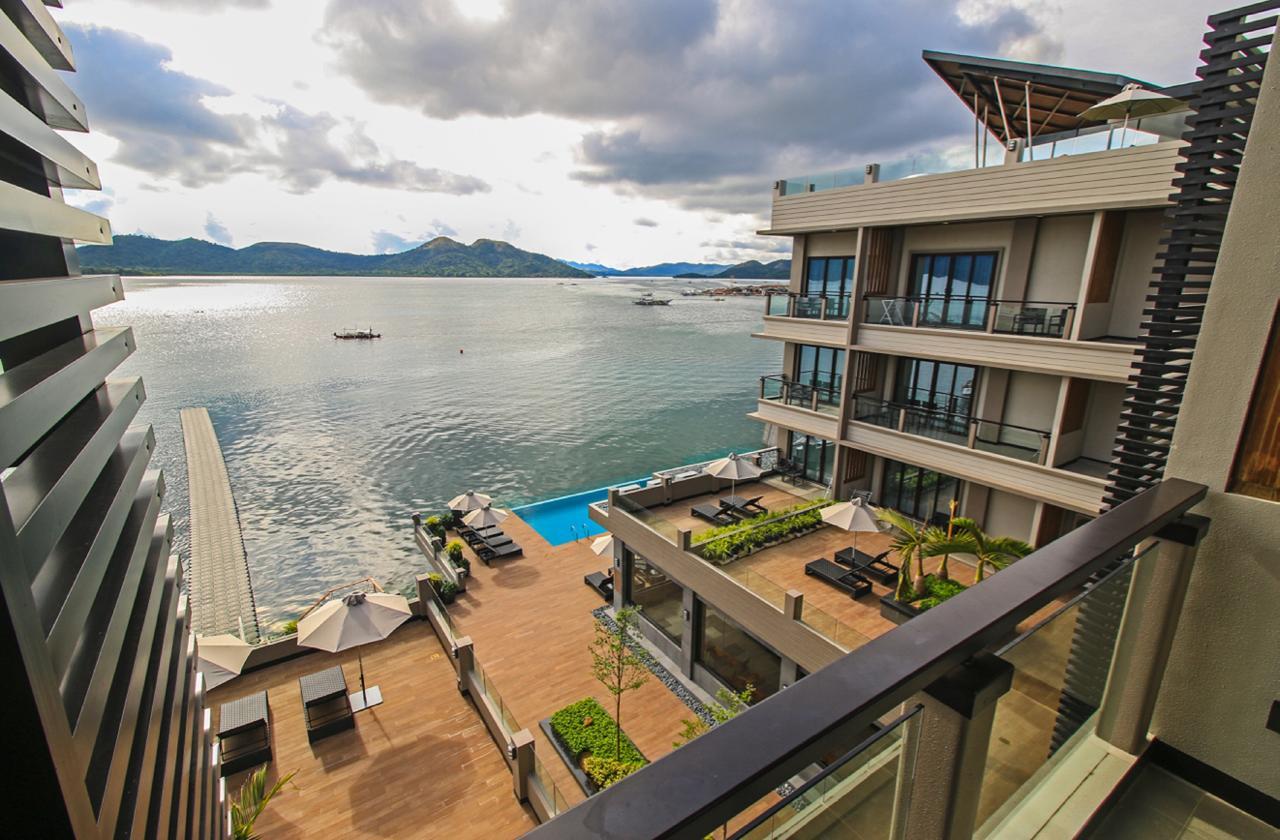 Two Seasons Coron Bayside Hotel Exterior photo