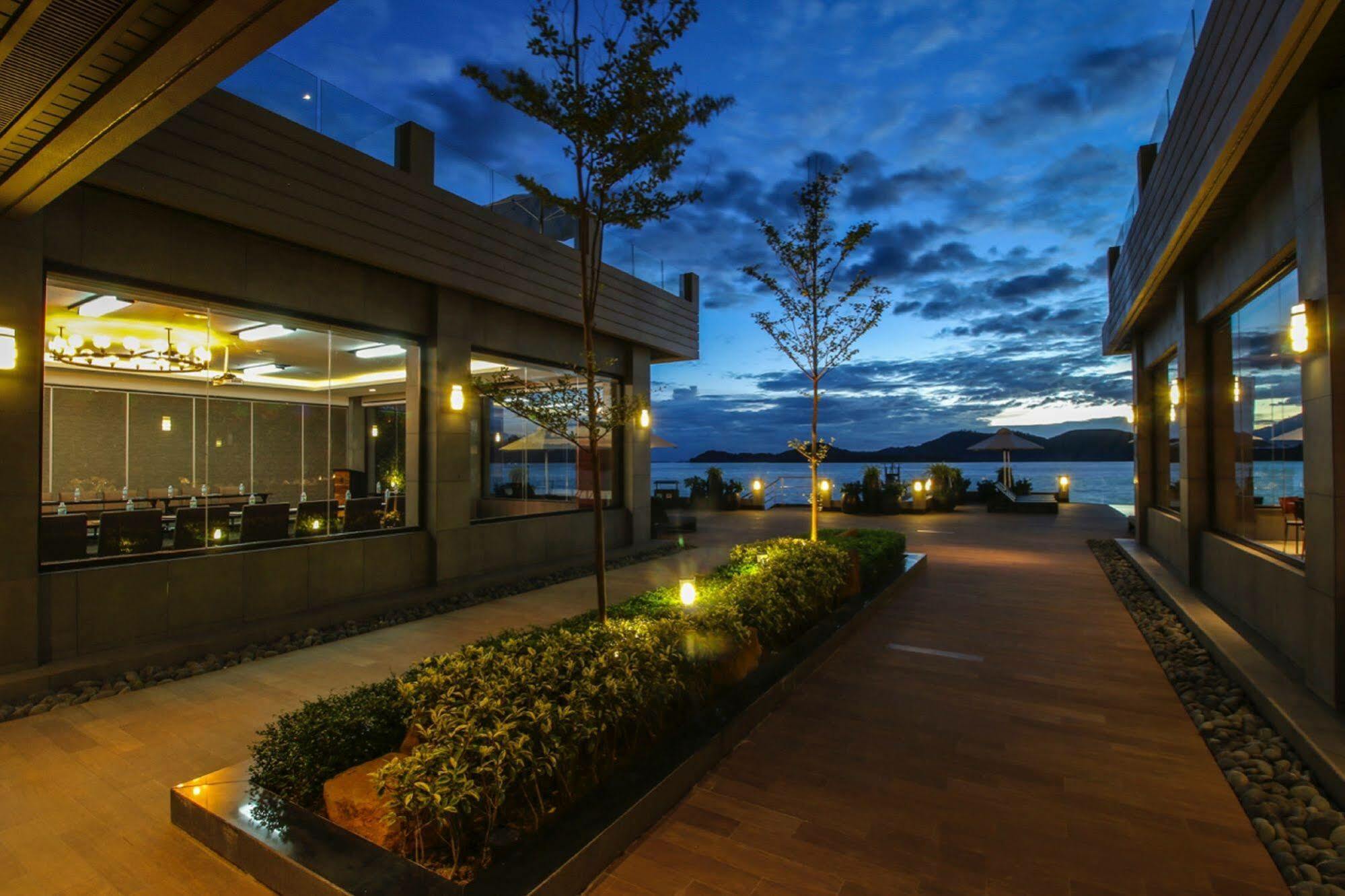 Two Seasons Coron Bayside Hotel Exterior photo